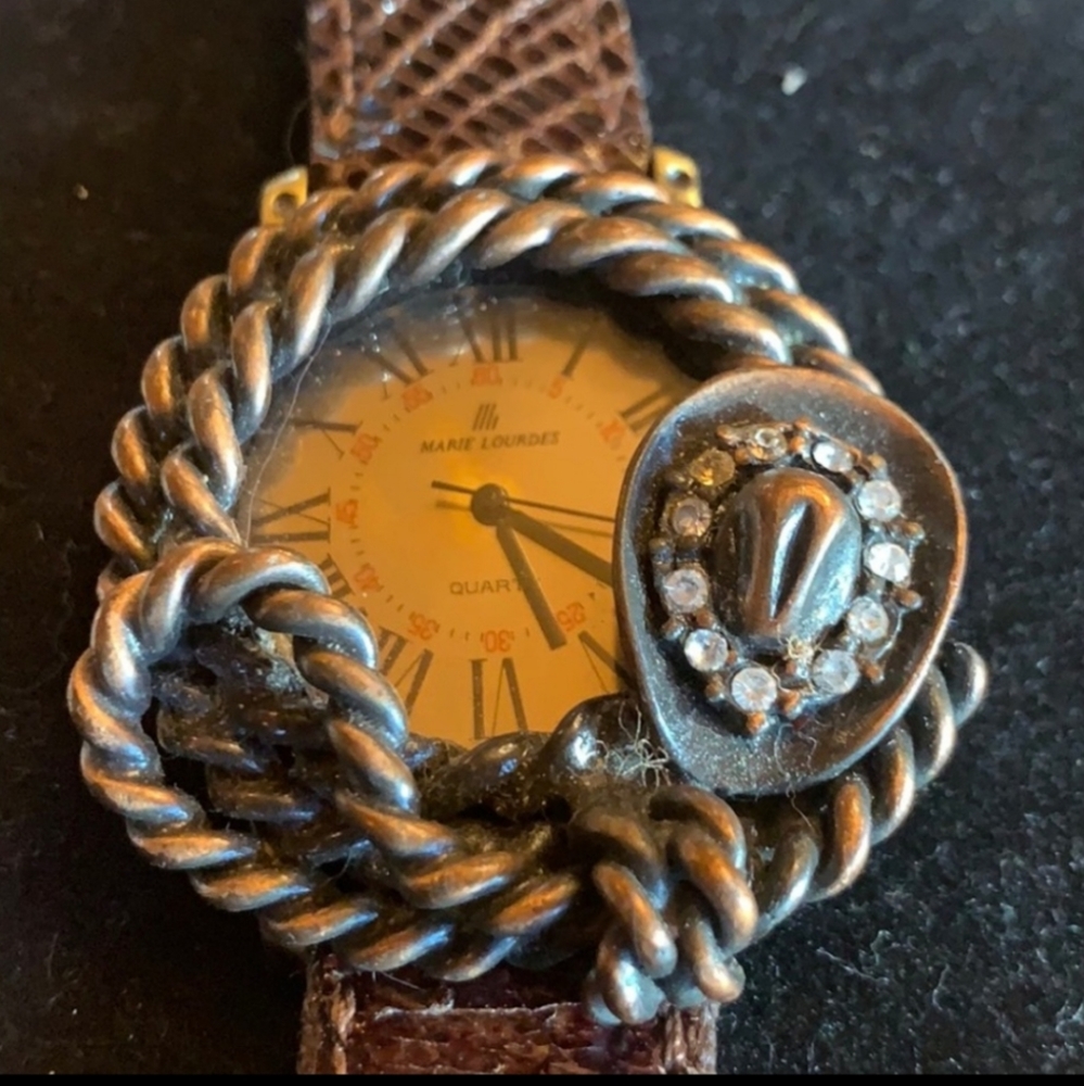 Fashion watch western design with leather band